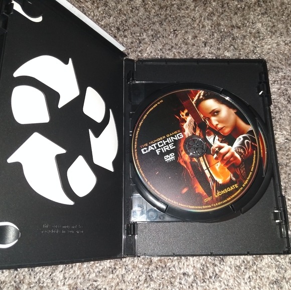 The Hunger Games Movies 1 & 2 DVD Set - Picture 3 of 4